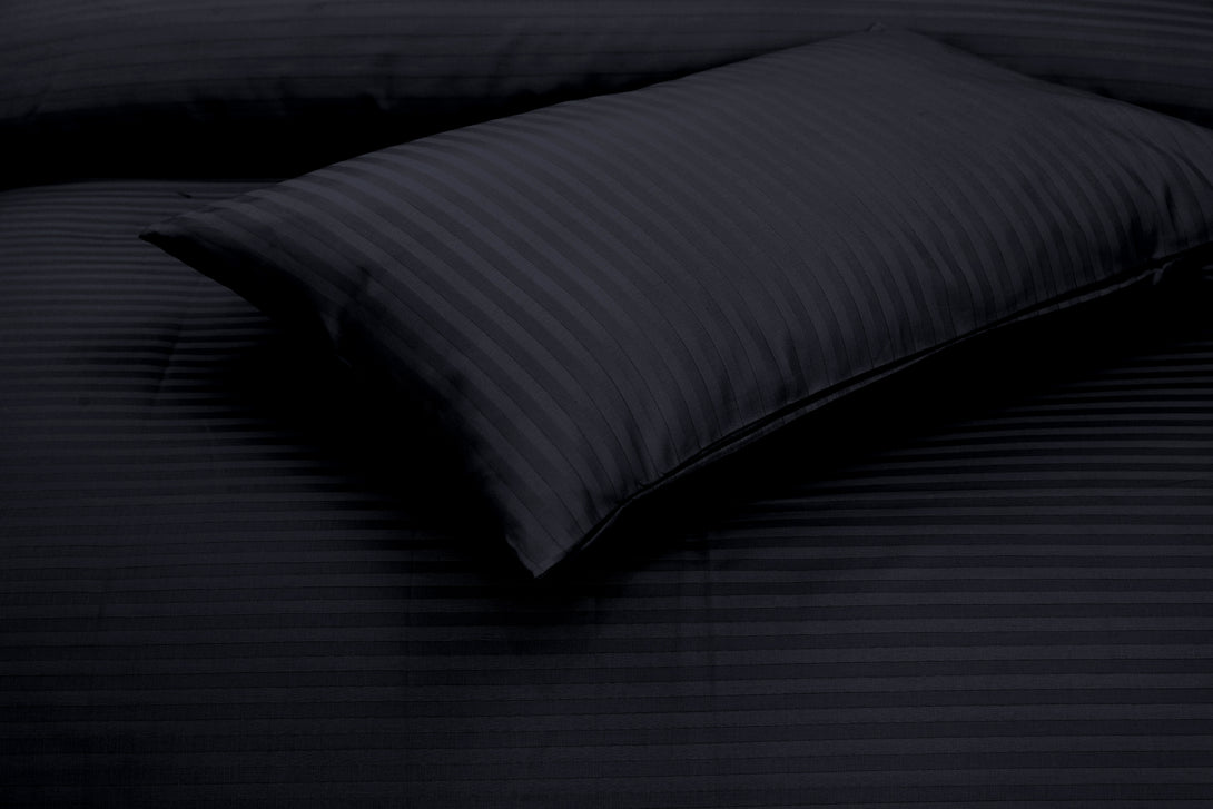 black bedroom sheets