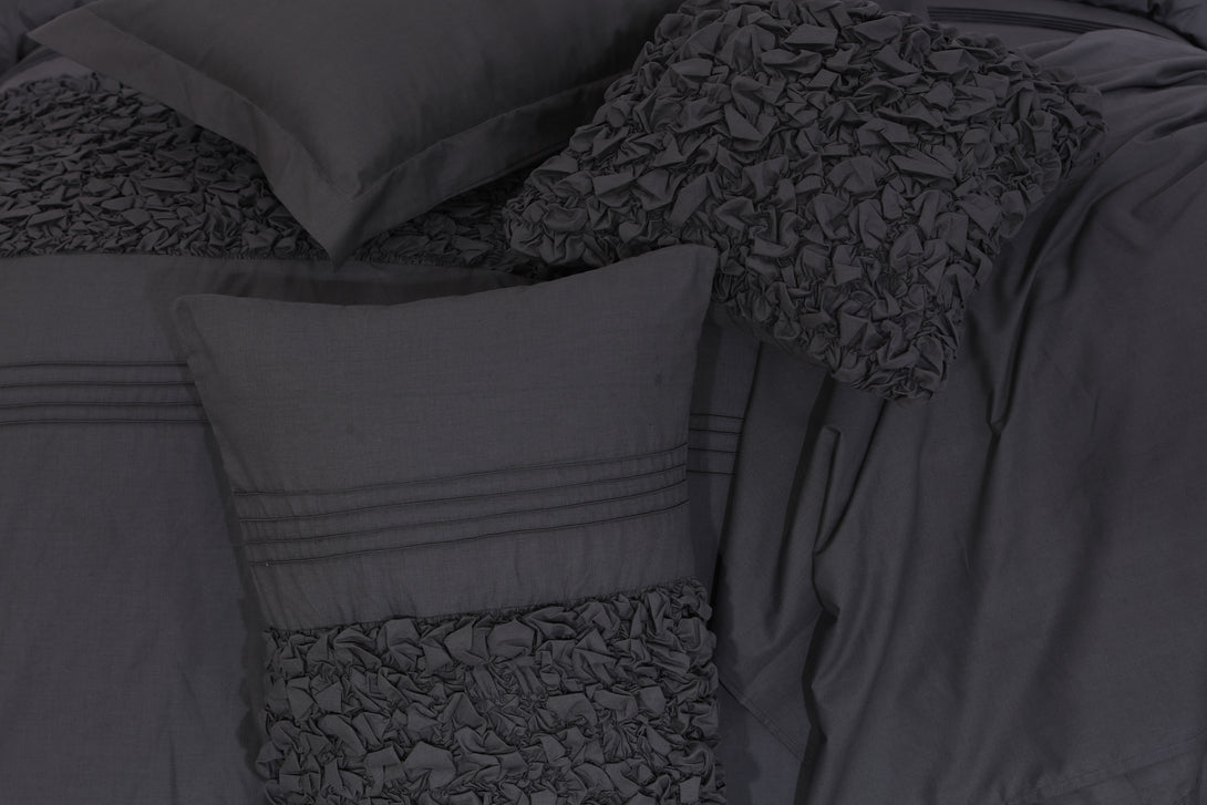 black bedroom sheets